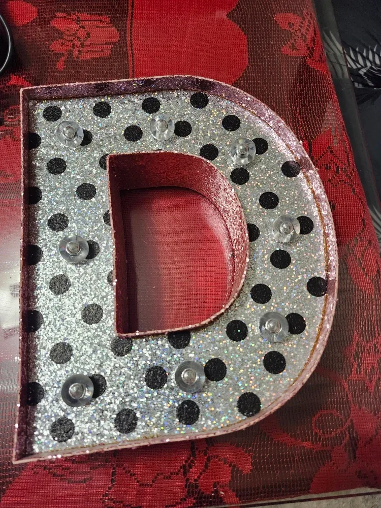 Letter D Marquee Light, Pink & Silver image indicator(2)