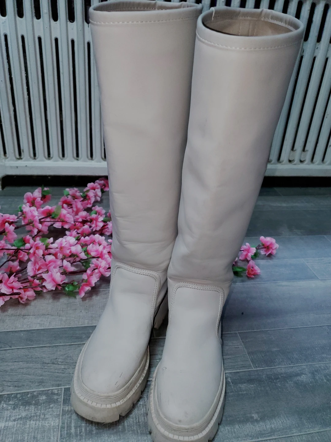 Cassietta off-white/light grey knee high boots -- Size 7 - photo 4
