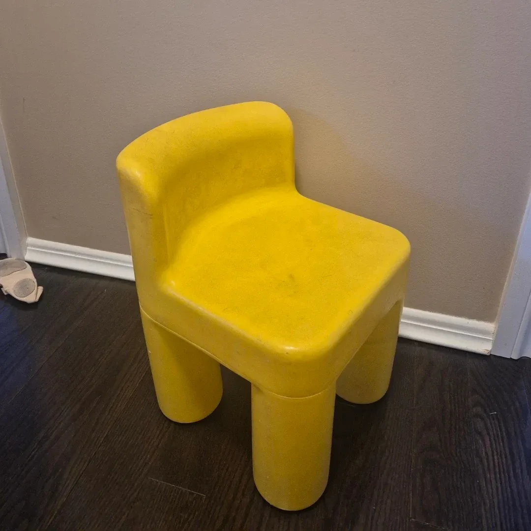 Little Tykes Kids' Activity Desk & Chair Set image indicator(6)