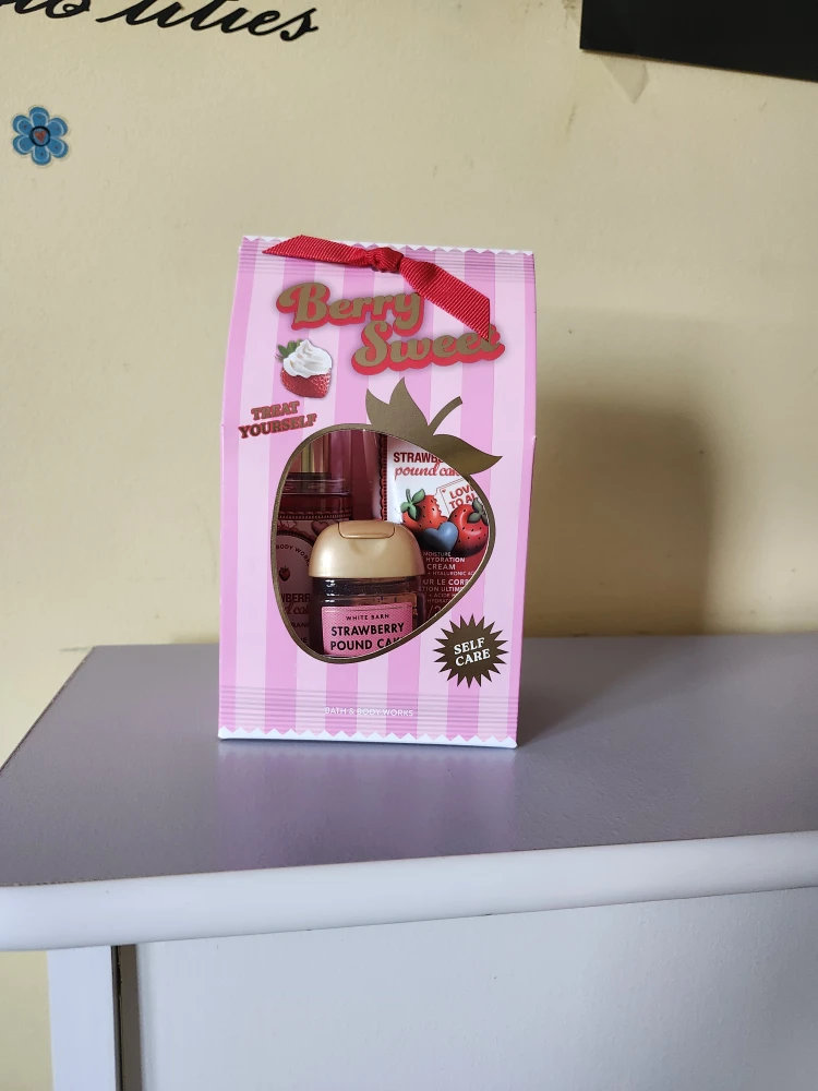 Strawberry 🍓 Pound Cake BBW Mini Gift Set - photo 2
