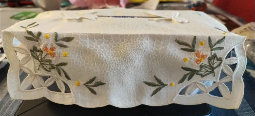 #CLEANOUT🆕 Embroidered Tissue Box Cover