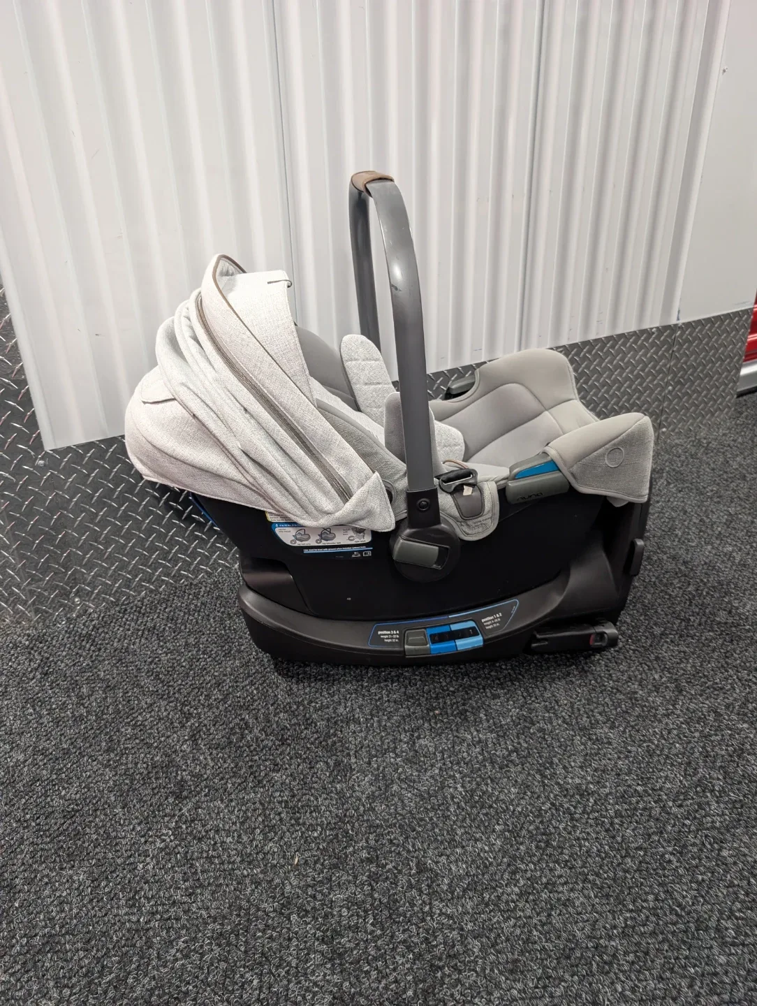 Nuna Pipa RX Infant Car Seat with Base image indicator(2)