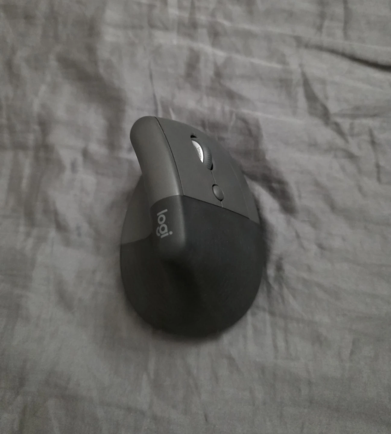 Logitech Lift Vertical Ergonomic Mouse - Graphite