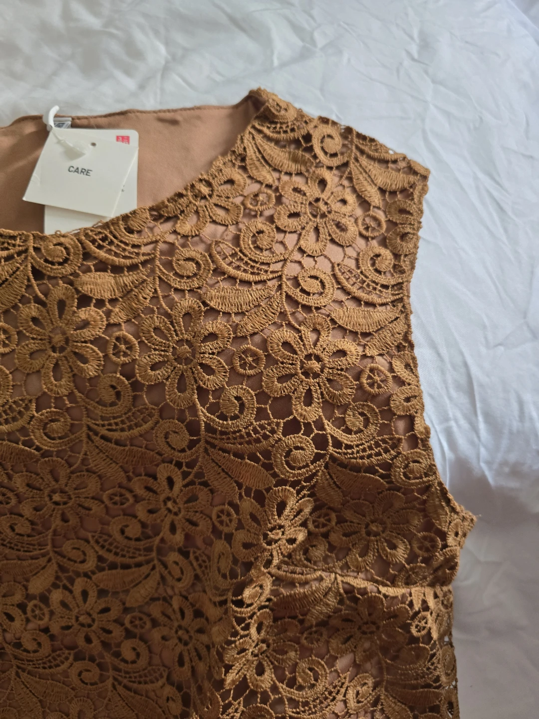 Beautiful New Uniqlo Brown Lace Sleeveless Top - photo 3