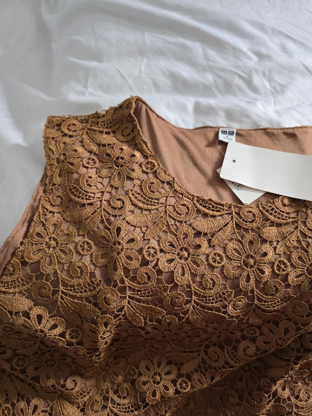 Beautiful New Uniqlo Brown Lace Sleeveless Top - photo 4