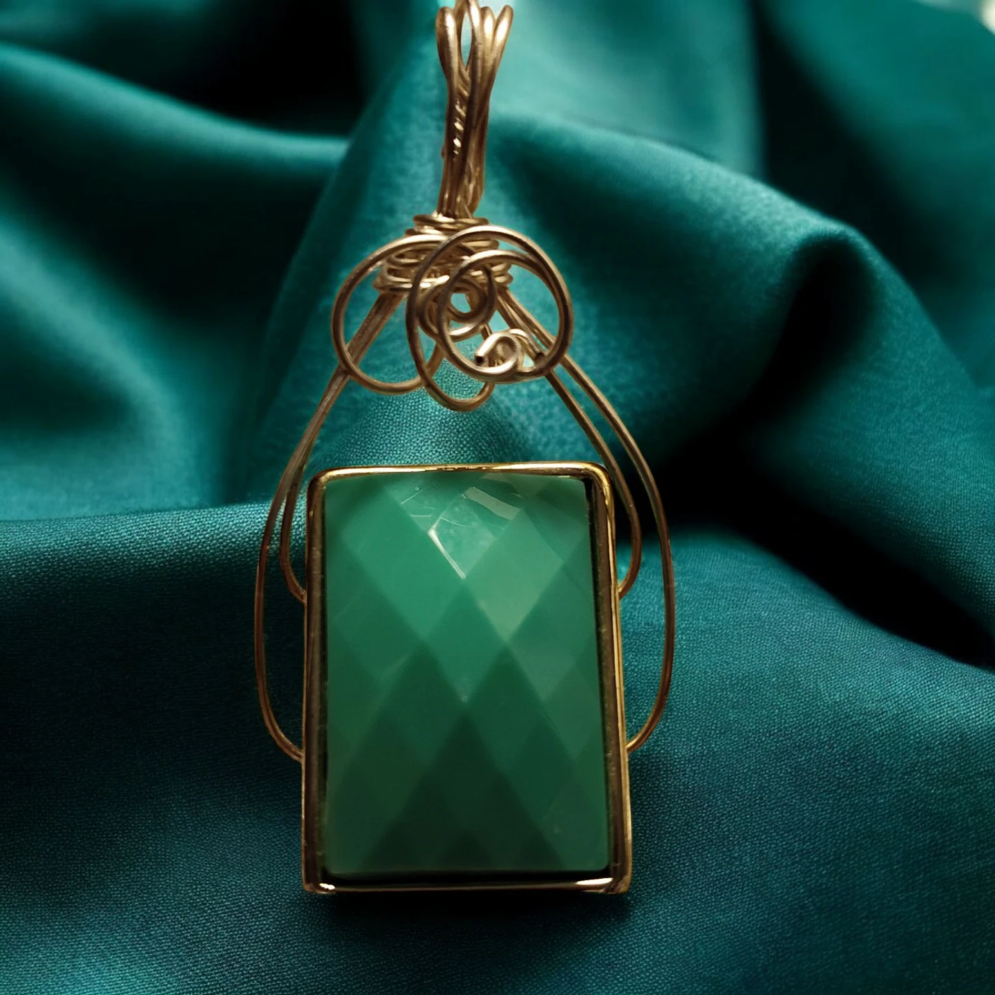 Green Chalcedony, handmade Pendant sitting in sterling silver. - photo 5