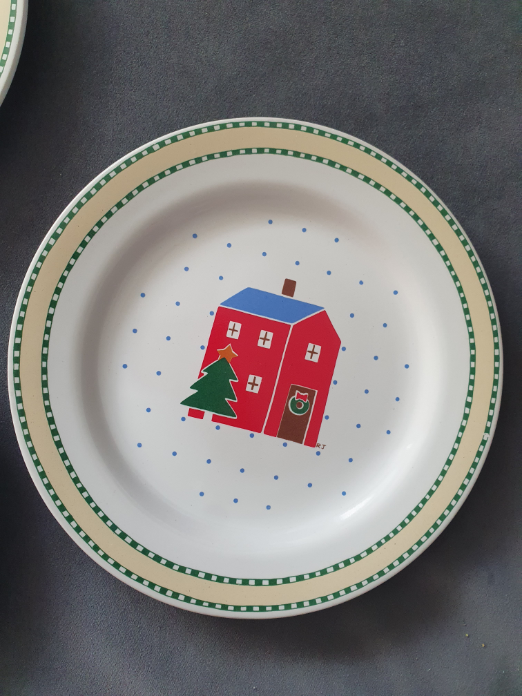 Vintage RJ Christmas Plates (Set of 3) - photo 2