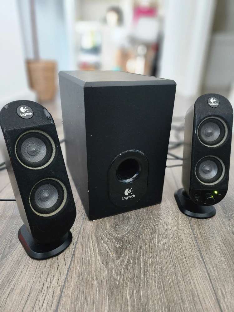 Logitech X-230 2.1 Speaker System (Video demo)