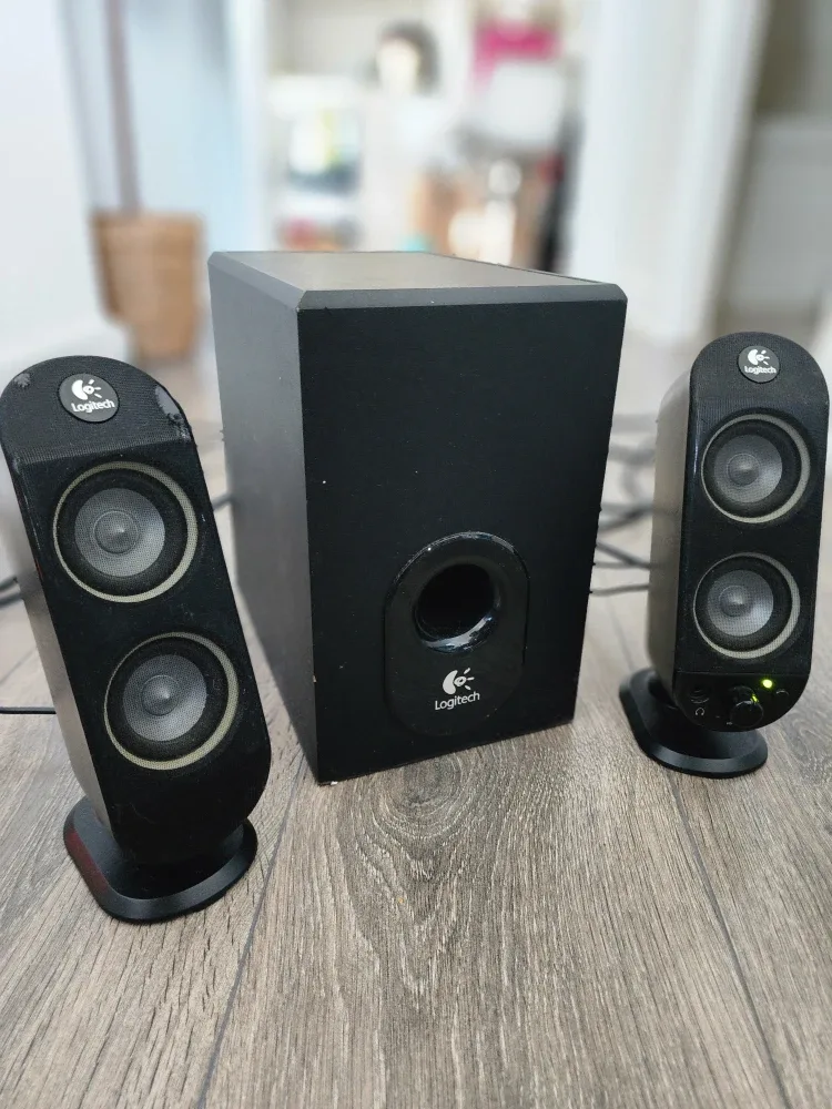 Logitech X-230 2.1 Speaker System (Video demo)