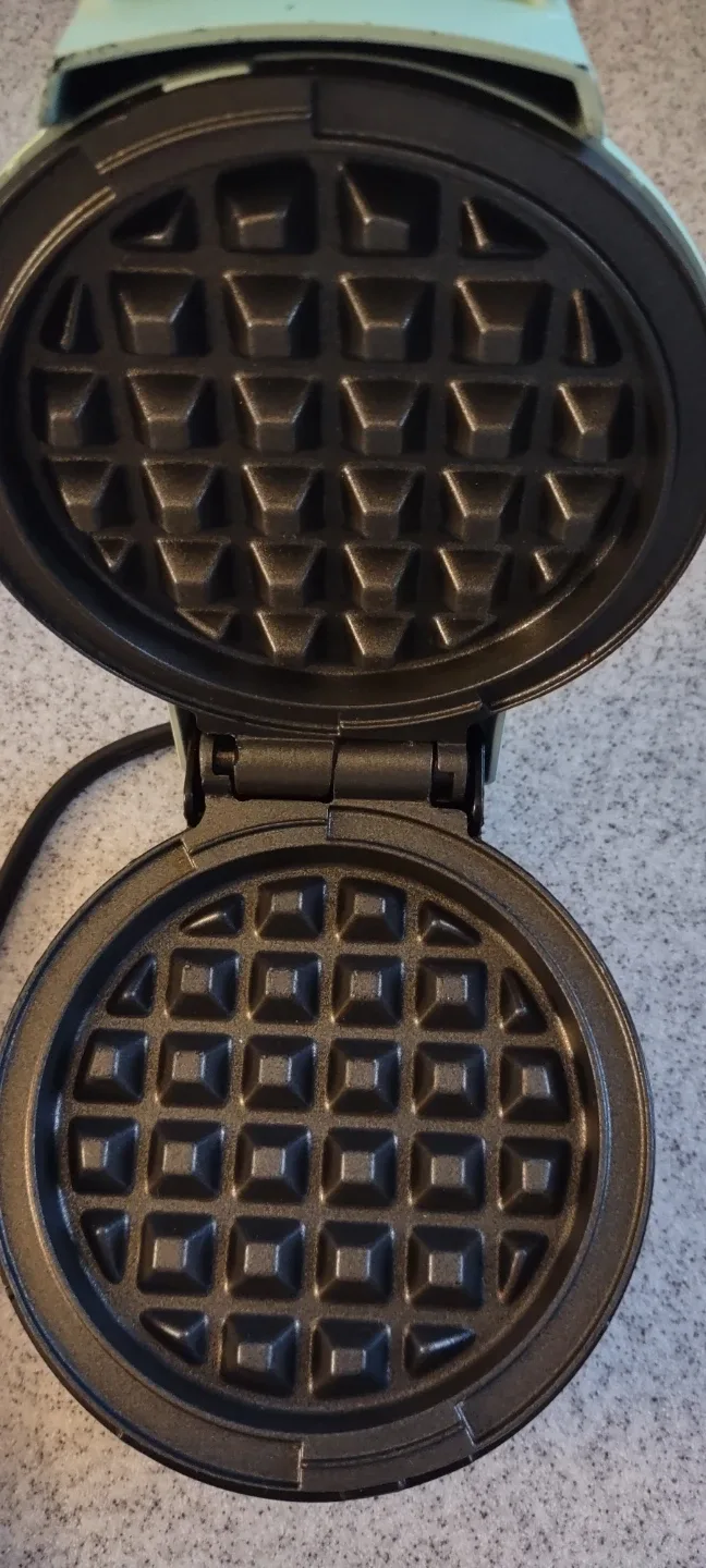Dash Mini Waffle Maker - Mint #Cleanout