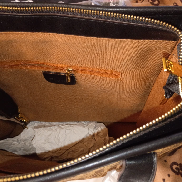 Suka Fendi bag