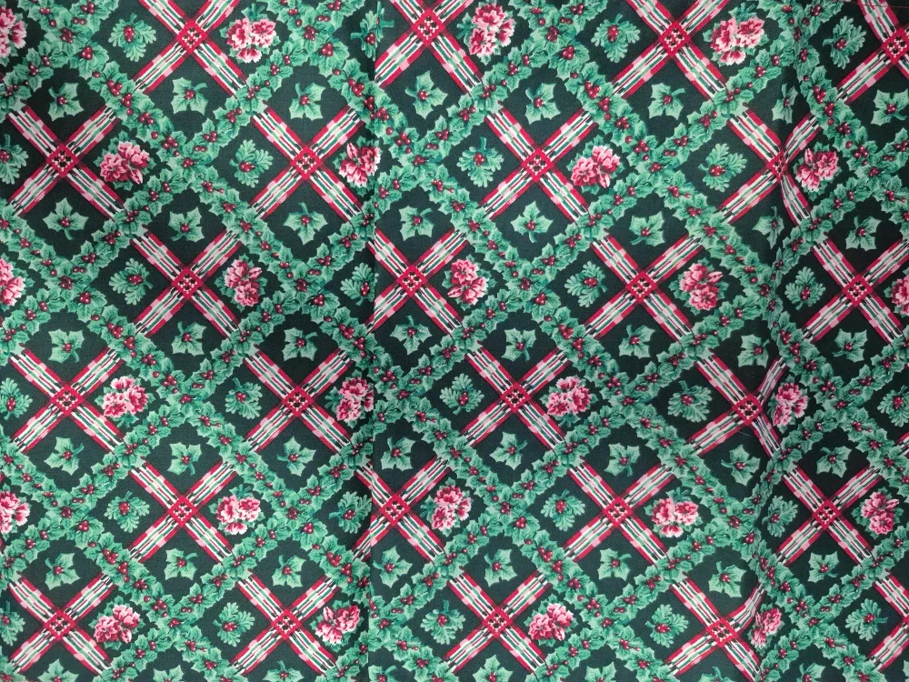 Festive Holiday Table Runner, seasonal table decor image indicator(4)