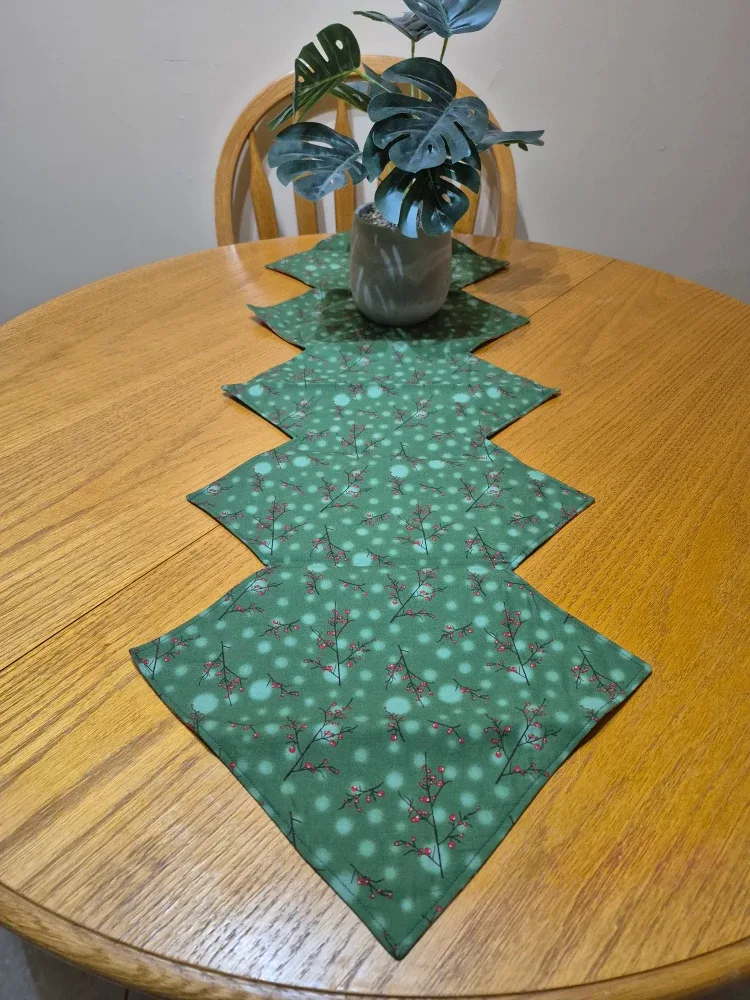Festive Holiday Table Runner, seasonal table decor image indicator(7)