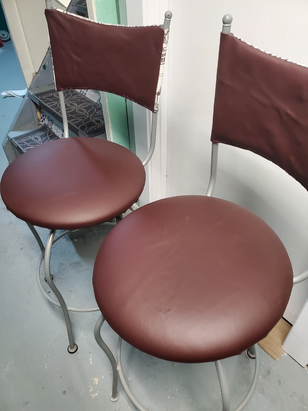 Set of 2 Burgundy Swivel Bar Stools - photo 2
