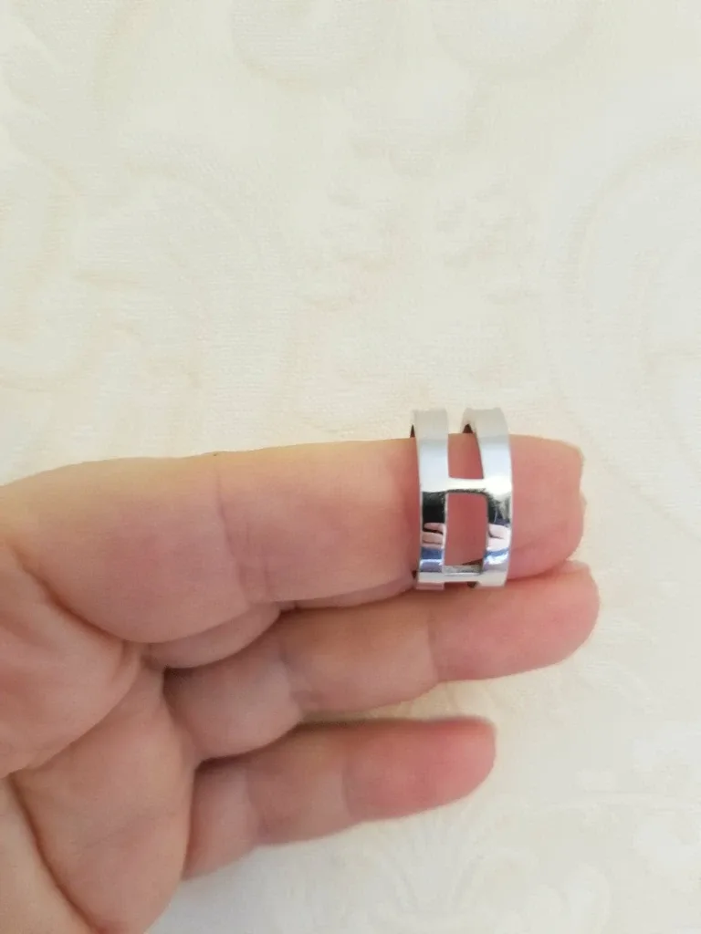 Sterling silver ring with zirconia image indicator(6)