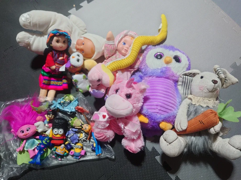Mixed Lot of Plush Toys & Dolls