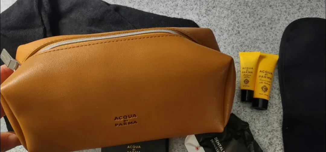 (NEW) Air Canada. Acqua di Parma Travel Kit - #Cleanout image indicator(3)