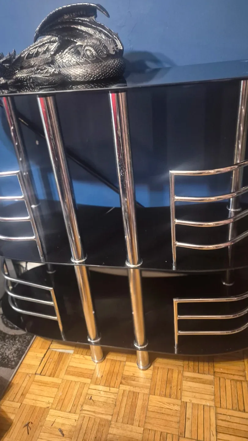 Black Glass & Chrome Bar image indicator(5)