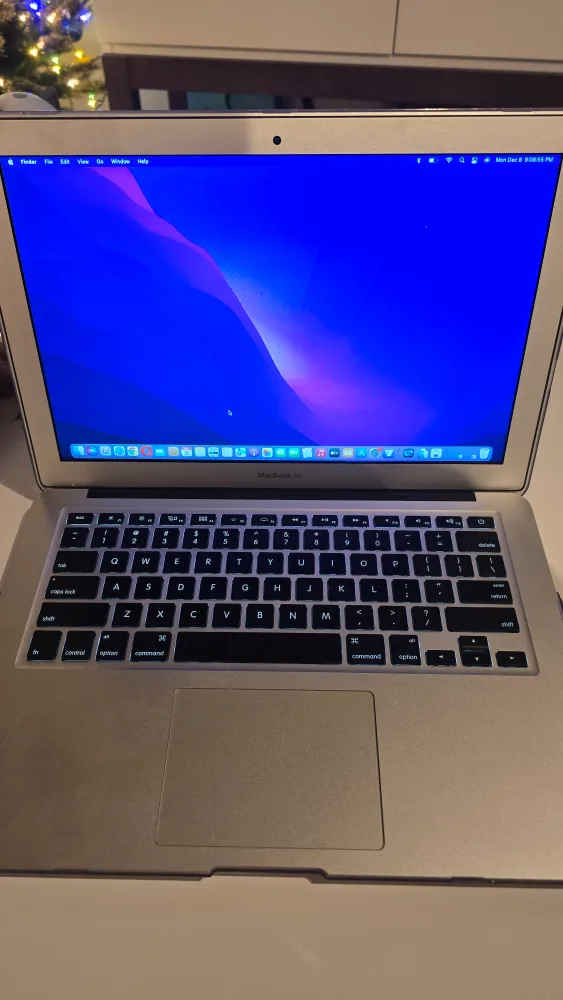 Apple Macbook Air 13-inch (2017)