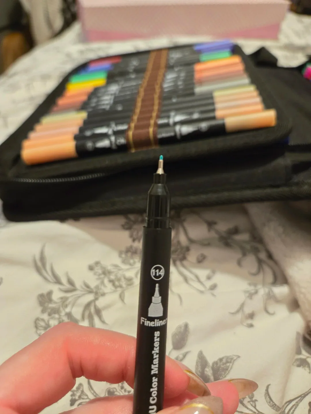 Ohuhu Dual Tip Brush Marker Set image indicator(7)