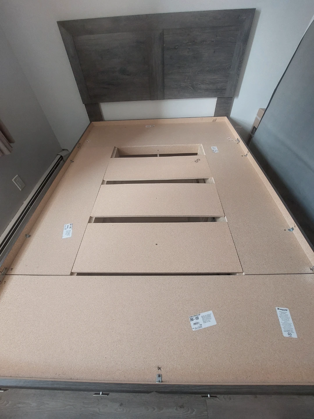 Queen size wooden bed - photo 2
