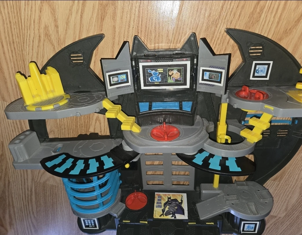 Fisher-Price DC Super Friends Batcave