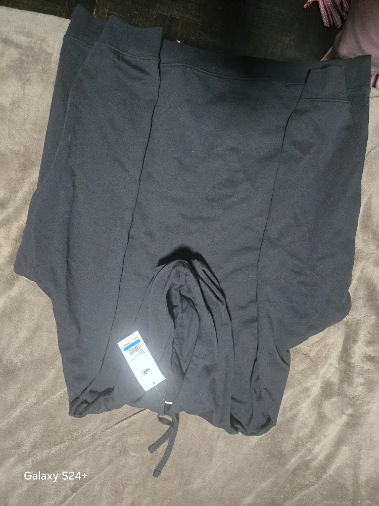 New Puma Black Hoodie - Size XL image indicator(3)