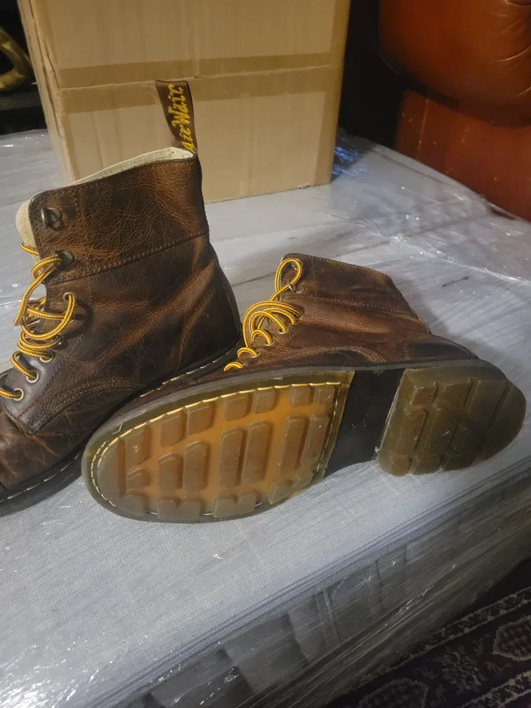 Dr. Martens Brown Leather Boots image indicator(4)