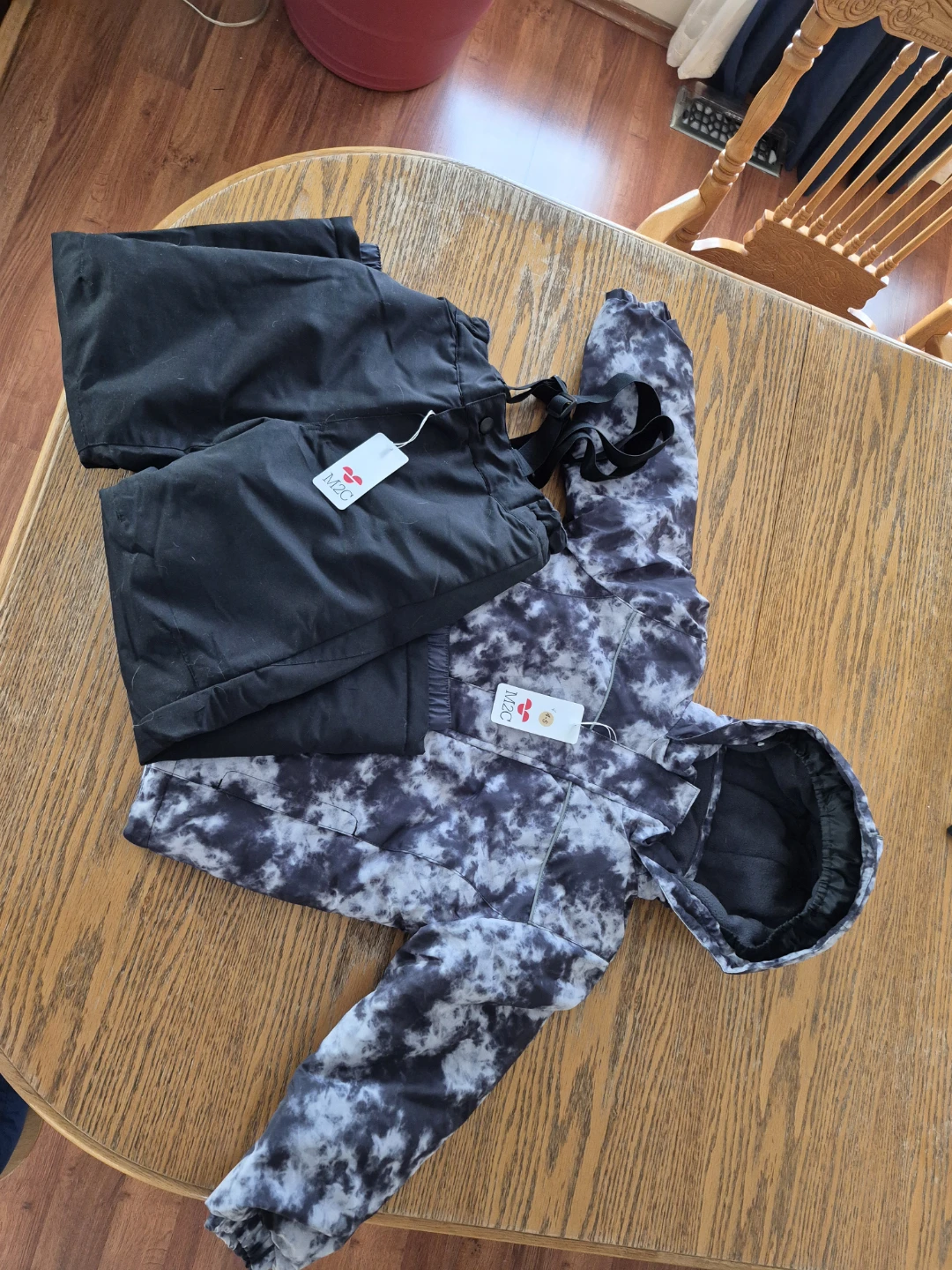 M2C Kids' Winter coat with snow pants- Size 4-5 - New with Tags!