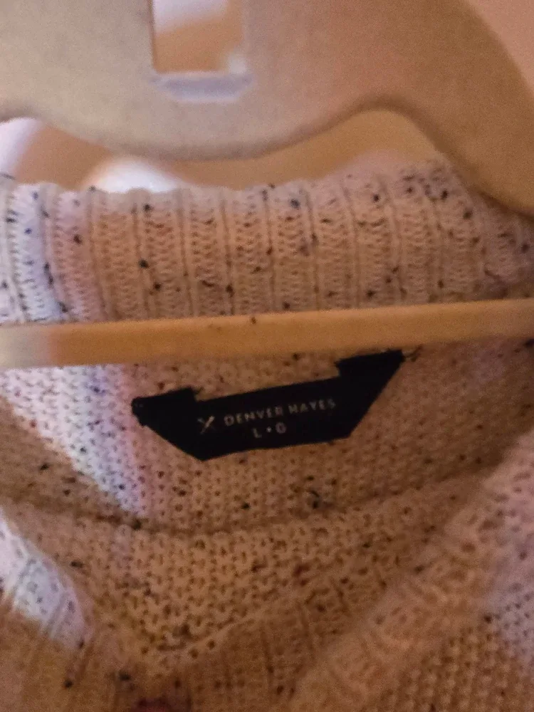 Denver Hayes Large Sweater image indicator(2)