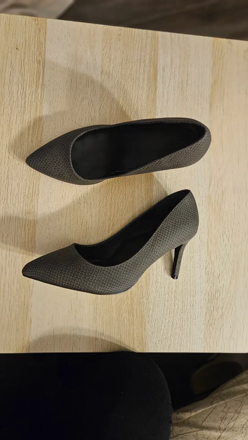 JF London Grey Heels, Size 9WW image indicator(2)