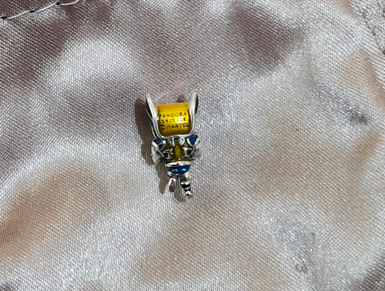 Pandora Marvel Wolverine Charm image indicator(2)