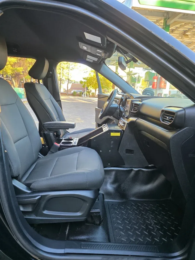 2020Ford Explorer Black SUV image indicator(9)