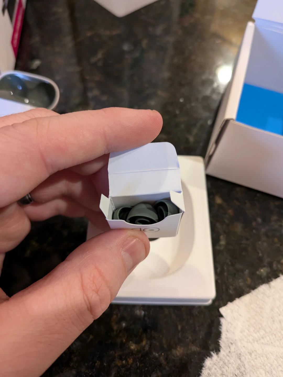 Google Pixel Buds A-Series - Like New! - photo 5