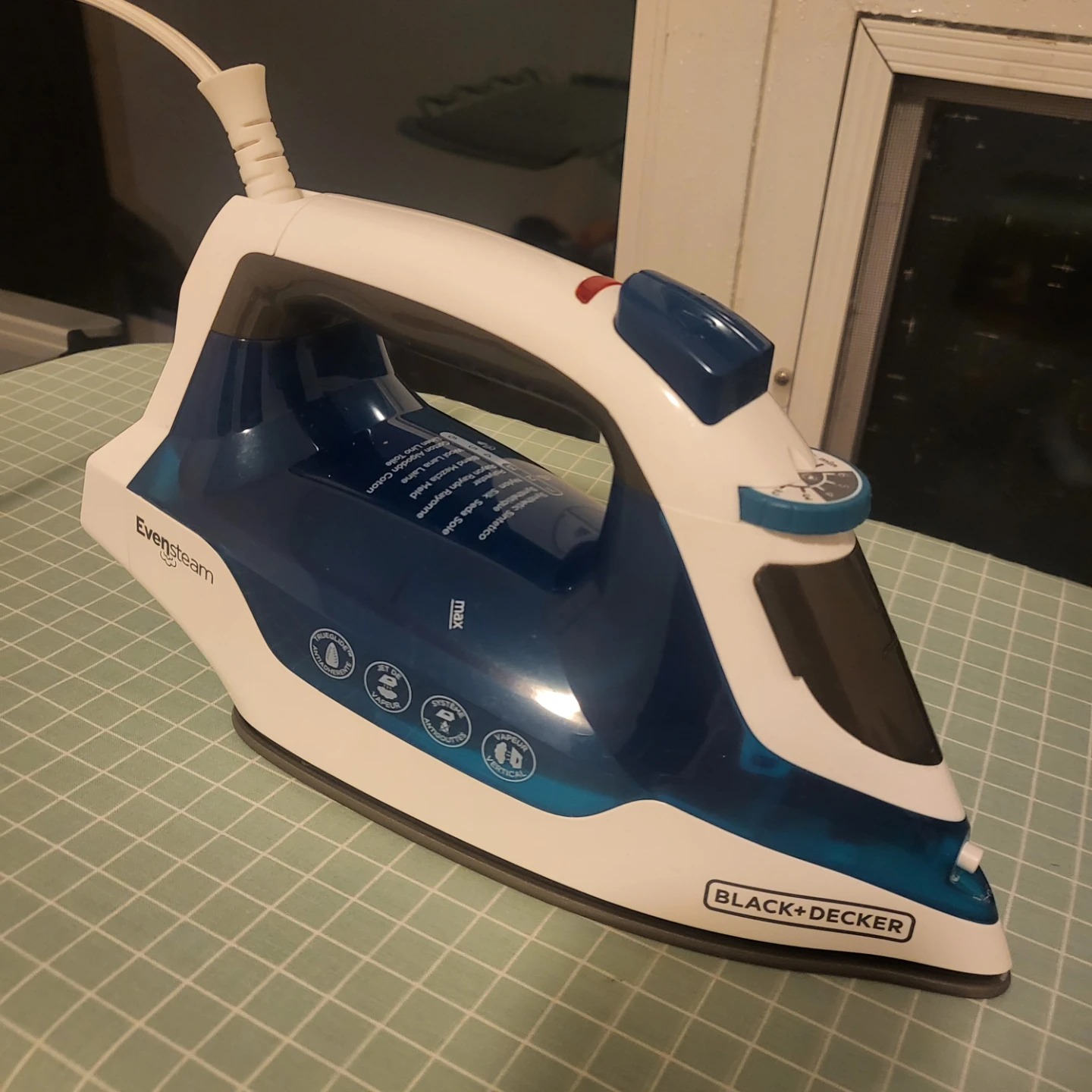 Iron(black decker) + Ironing Board Set - photo 2