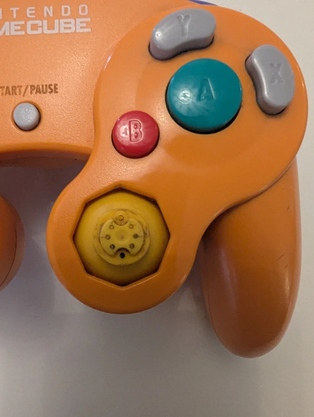 Gamecube controller Orange. image indicator(3)