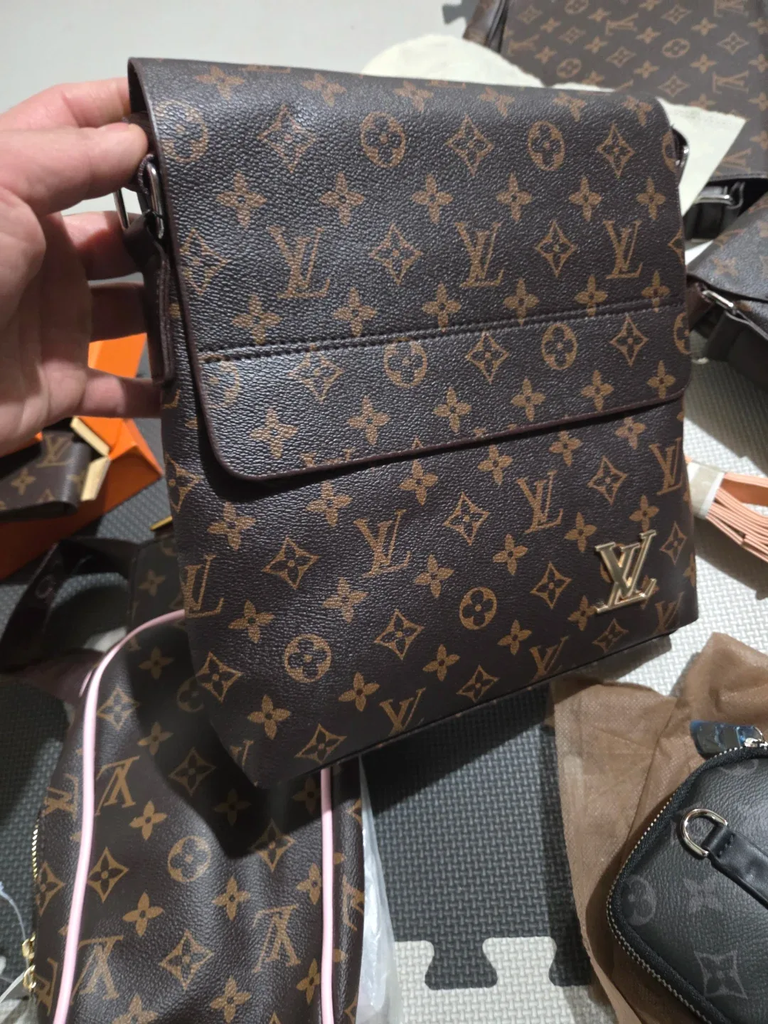 Louis Vuitton Messenger Bags image indicator(3)