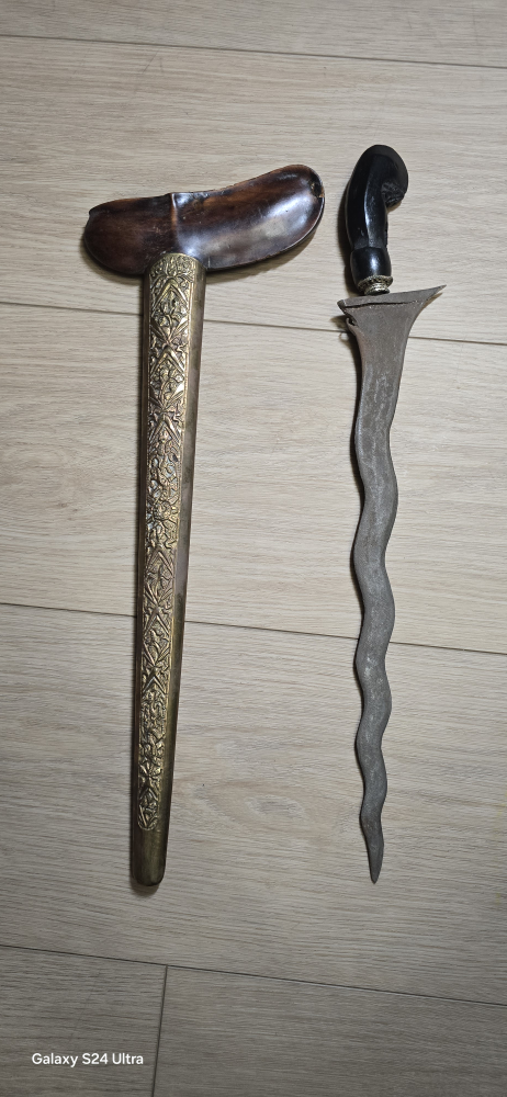 AUTHENTIC TRIBAL  COLLECTION – KERIS, MANDAU & CEREMONIAL AXE - photo 2