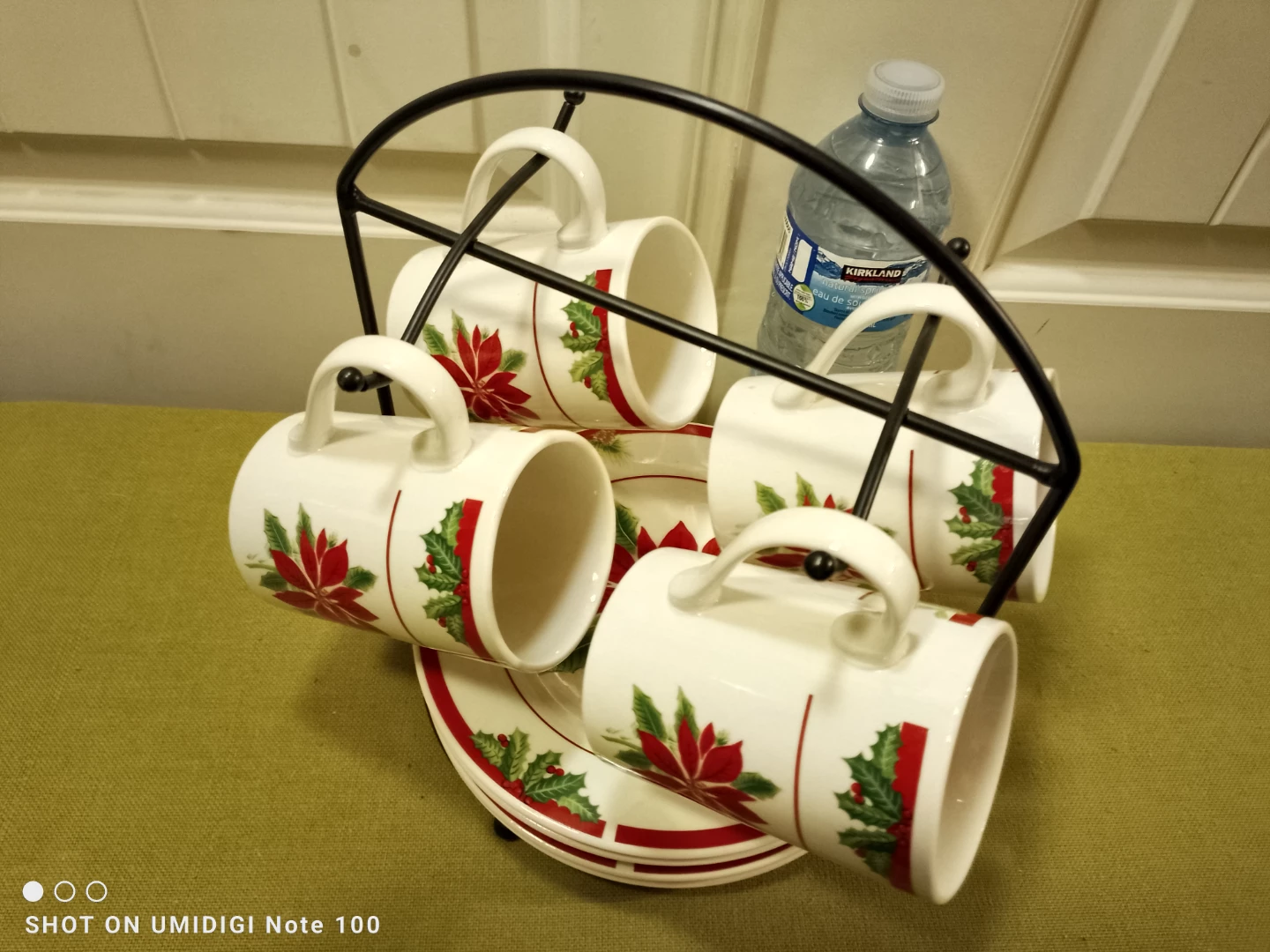 ☕ 🆕 Atelier Poinsettia Stoneware 🚨 Set of (4) ☕ 🆕