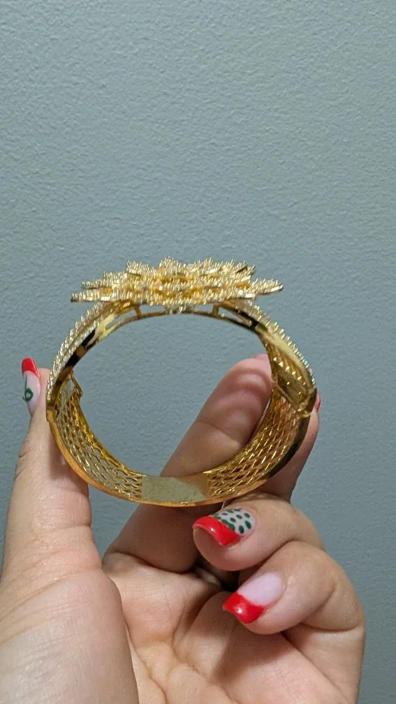 Gold Flower Cuff Bracelet image indicator(3)