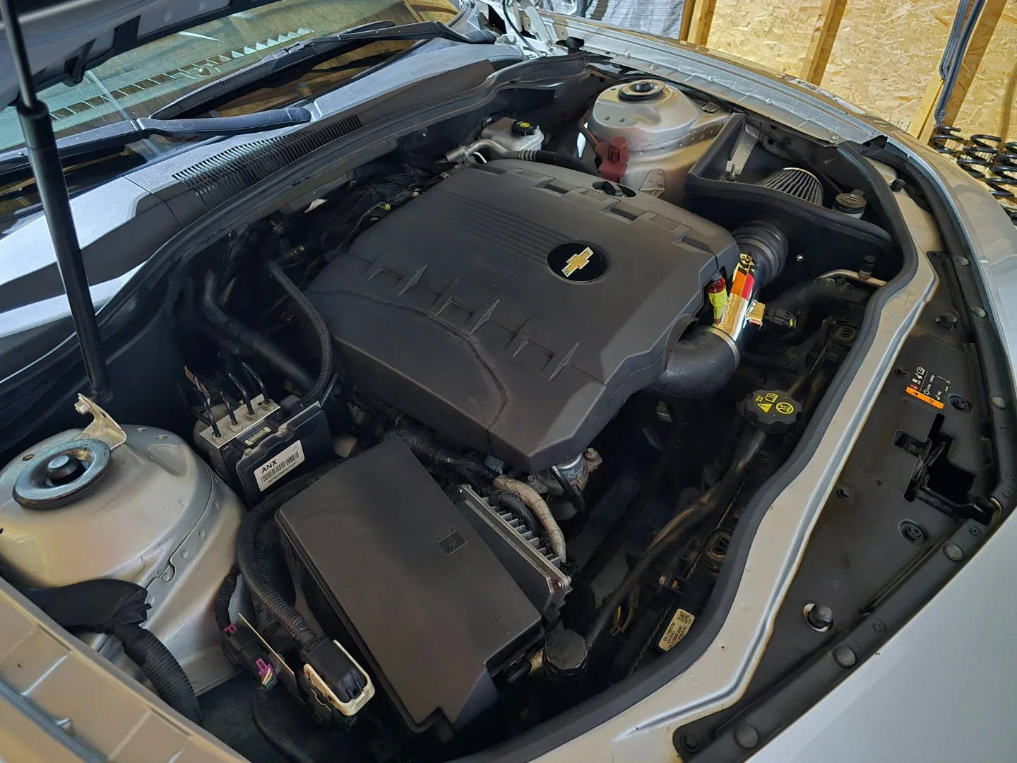 Silver Chevrolet Camaro image indicator(3)