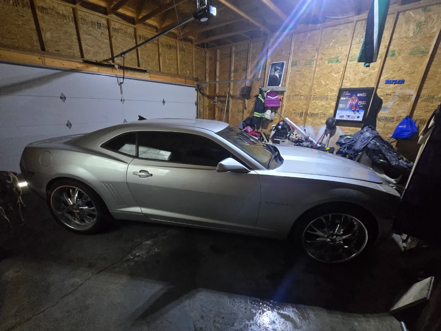 Silver Chevrolet Camaro image indicator(5)