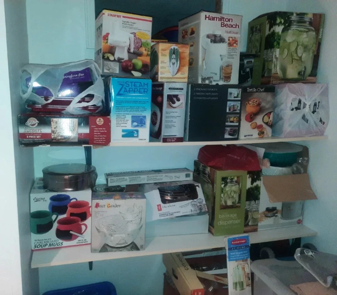 Assorted New Boxed Kitchenware - Starfrit, Wilton etc..
