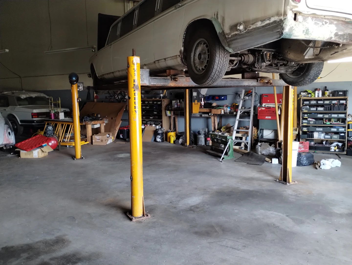 Joseph Bradbury & Sons LTD Car Lift
