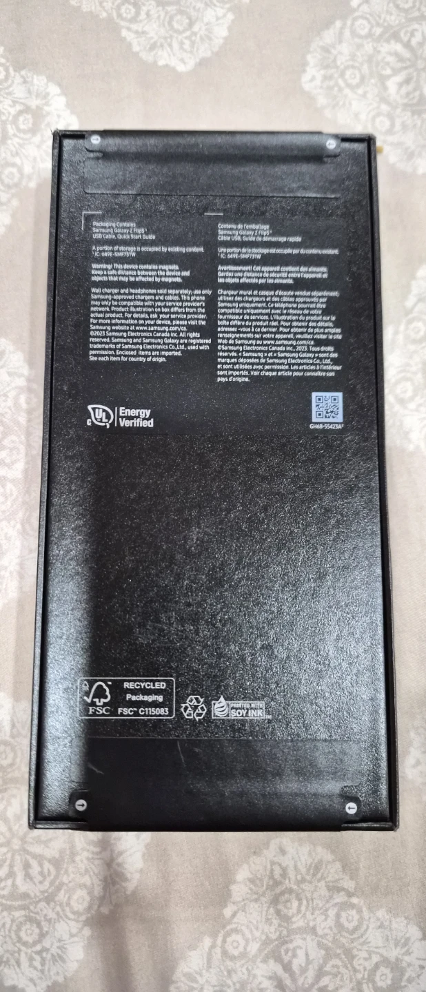 New Galaxy Z Flip5 - BNIB SEALED - photo 2