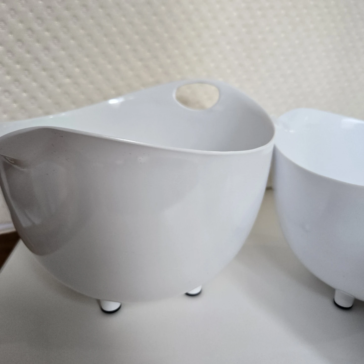White Mixing Bowls - Nesting Set of 3 - photo 5