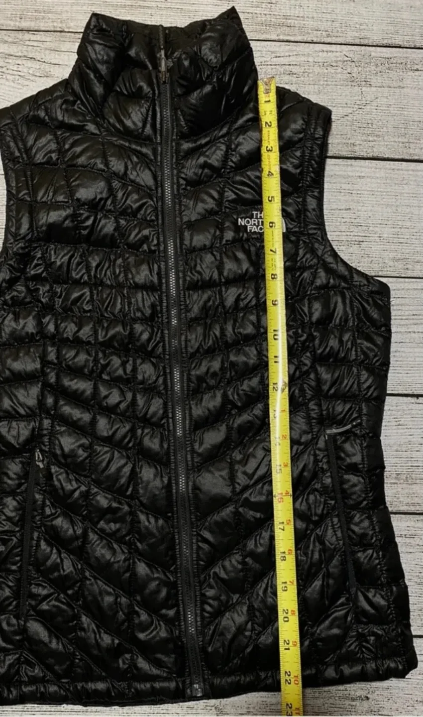 The North Face Thermoball Vest - Black #Cleanout image indicator(4)