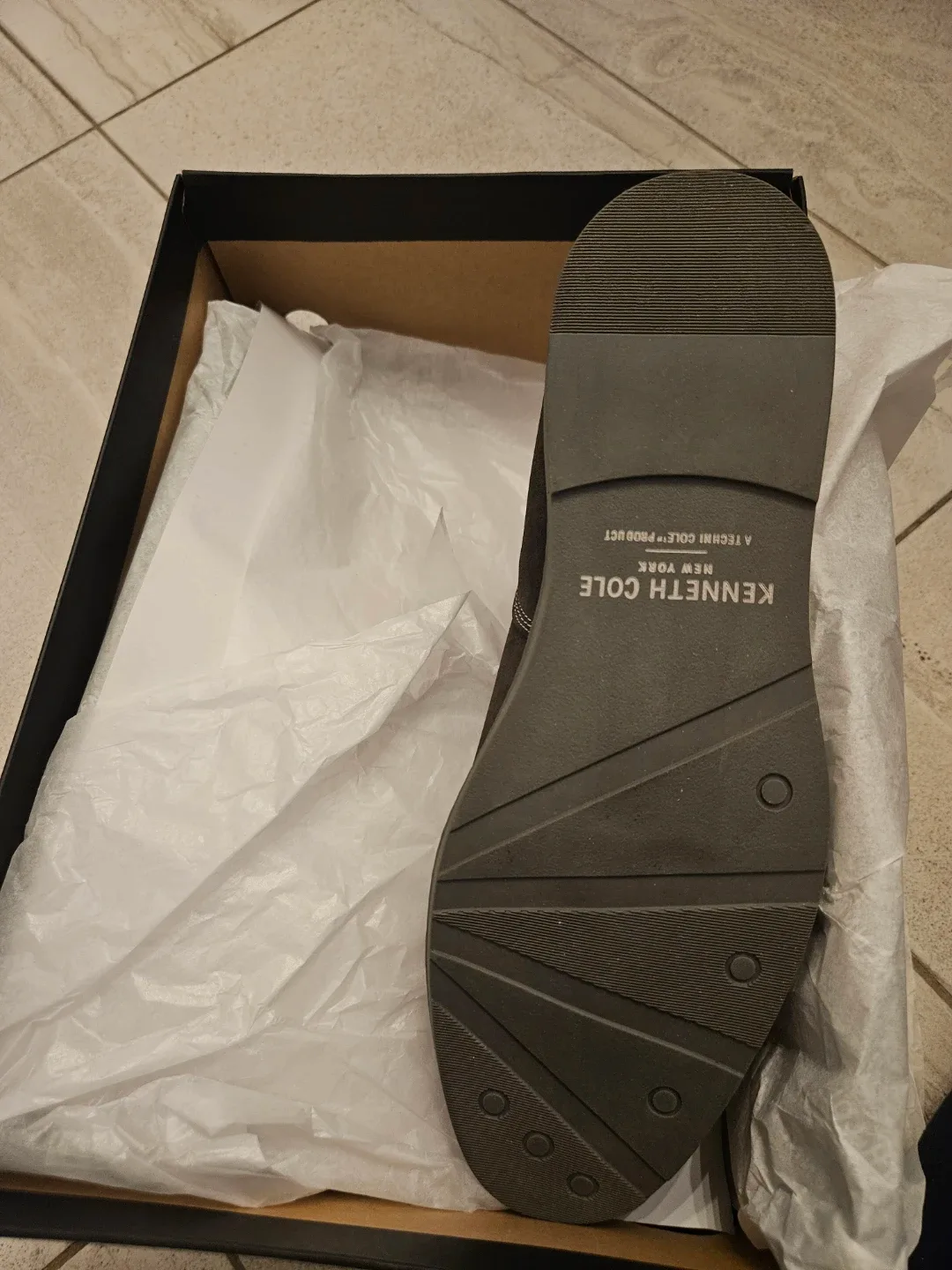 Kenneth Cole Reaction Chelsea Boot - Size 10 image indicator(4)