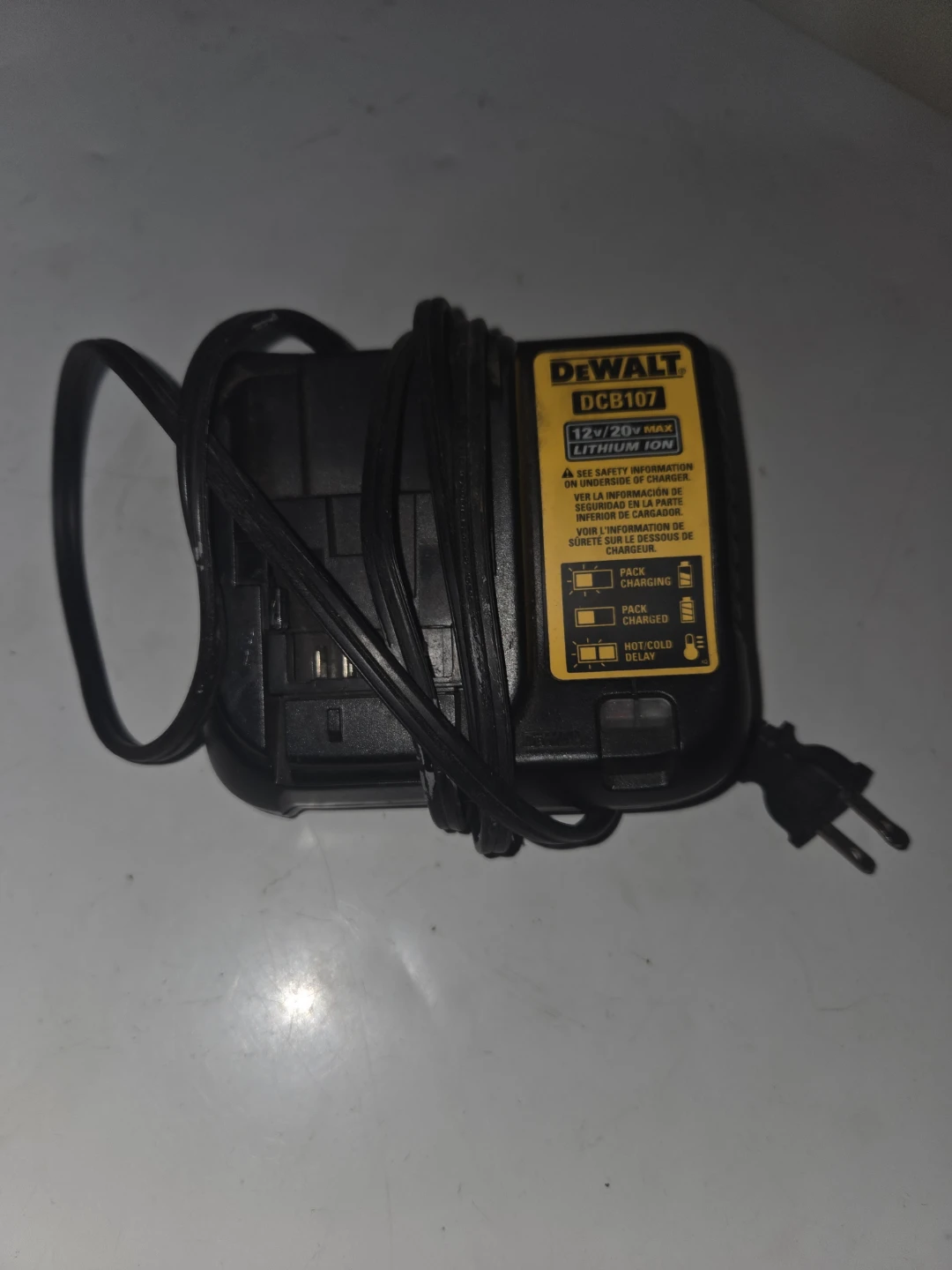 DeWalt DCB107 12V/20V MAX Lithium Ion Battery Charger