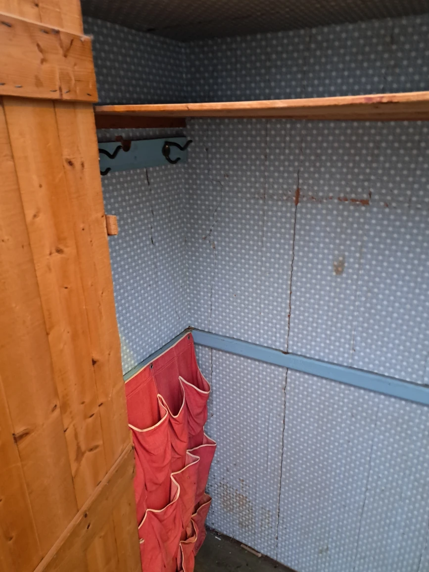 Solid wood wardrobe - photo 2